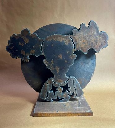 PERLITA
Técnica: Escultura en hierro
Dimensiones: 43x49x22.5 cm
Año: 2025