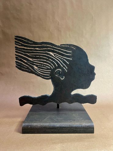 DIOSA DEL MAR
Técnica: Escultura en hierro
Dimensiones: 33x30x22 cm
Año: 2025