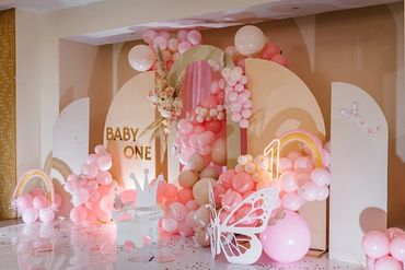Therefore there decoration is a surprise party 🎉 it birthday party anniversary marriage anniversary