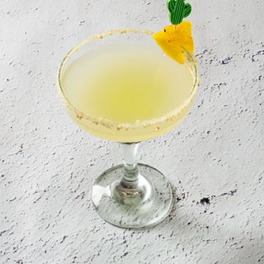 Margarita al pastor sobre la mesa