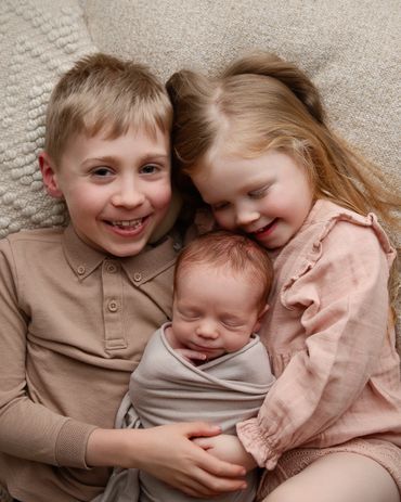sibling photo at newborn session