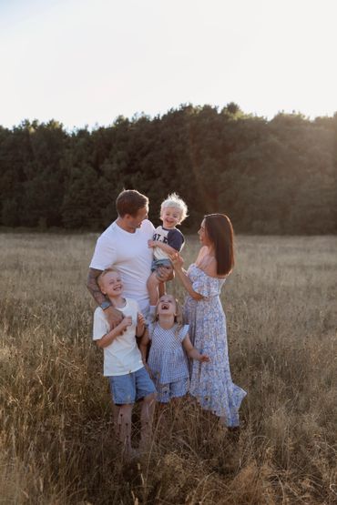 outdoor summer session with family laughing in fields