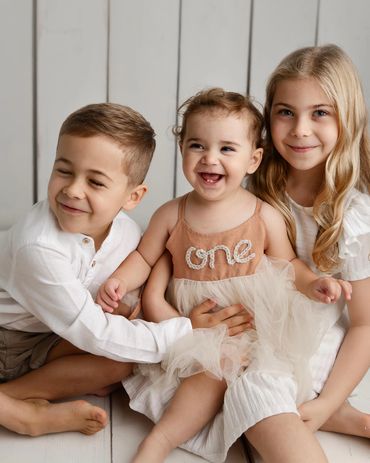 sibling photo at first birthday session