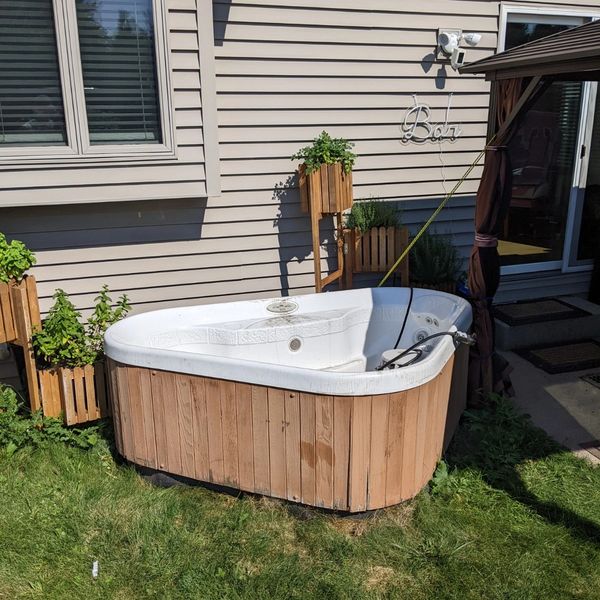 Hot tub removal in Darboy 54915 by Keep'er Movin' Junk Removal and Demolition from the Fox Cities.