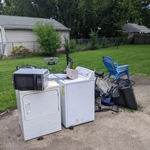 Washing machine pickup in Appleton 54911 by Keep'er Movin' Junk Remvoal & Demolition.