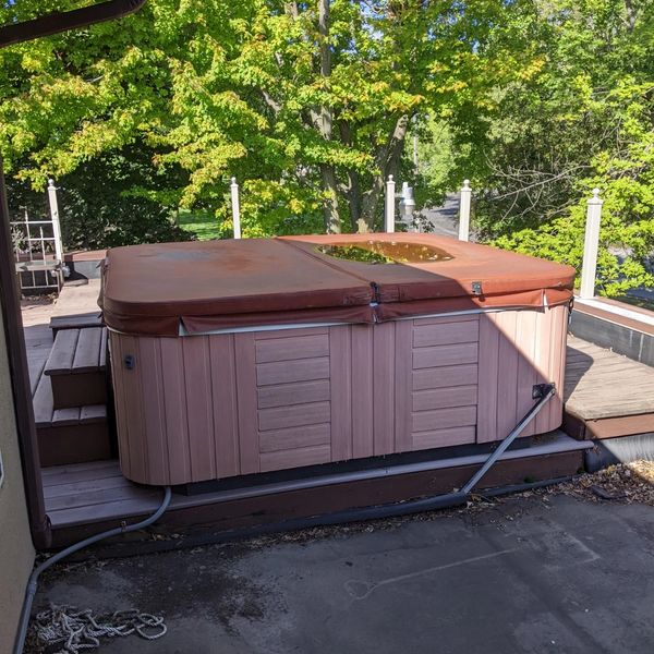Hot tub removal in Greenville 54942.
