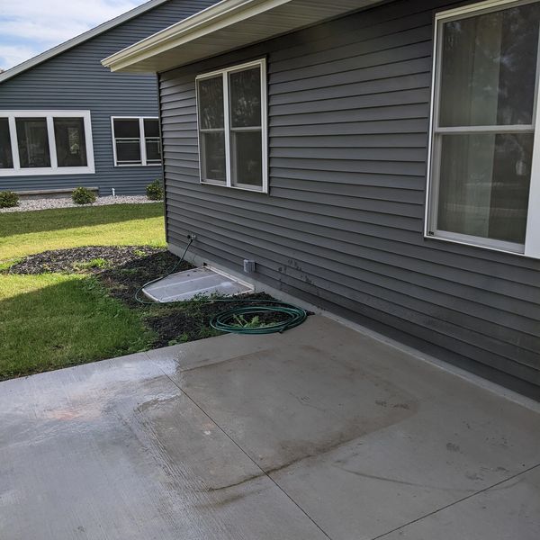 Hot tub removal in Appleton 54913 by Keep'er Movin' Junk Removal and Demolition from the Fox Cities.