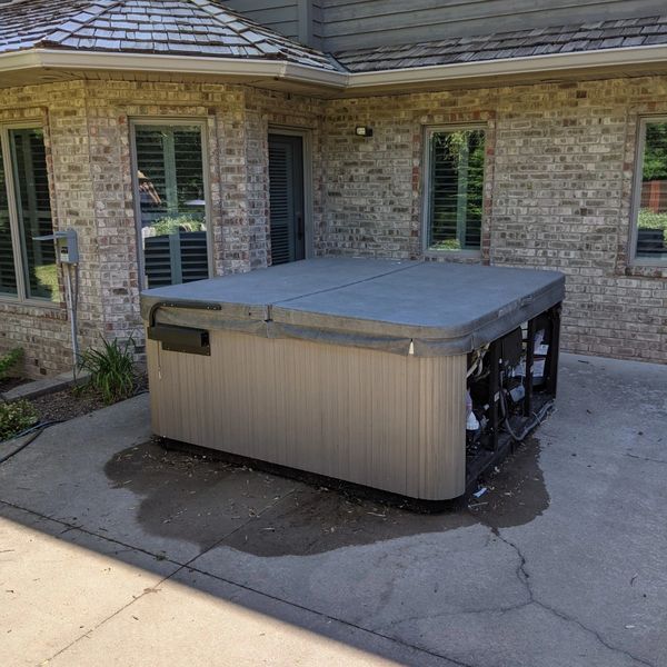 Hot tub removal and electrical disconnect in Oshkosh 54985