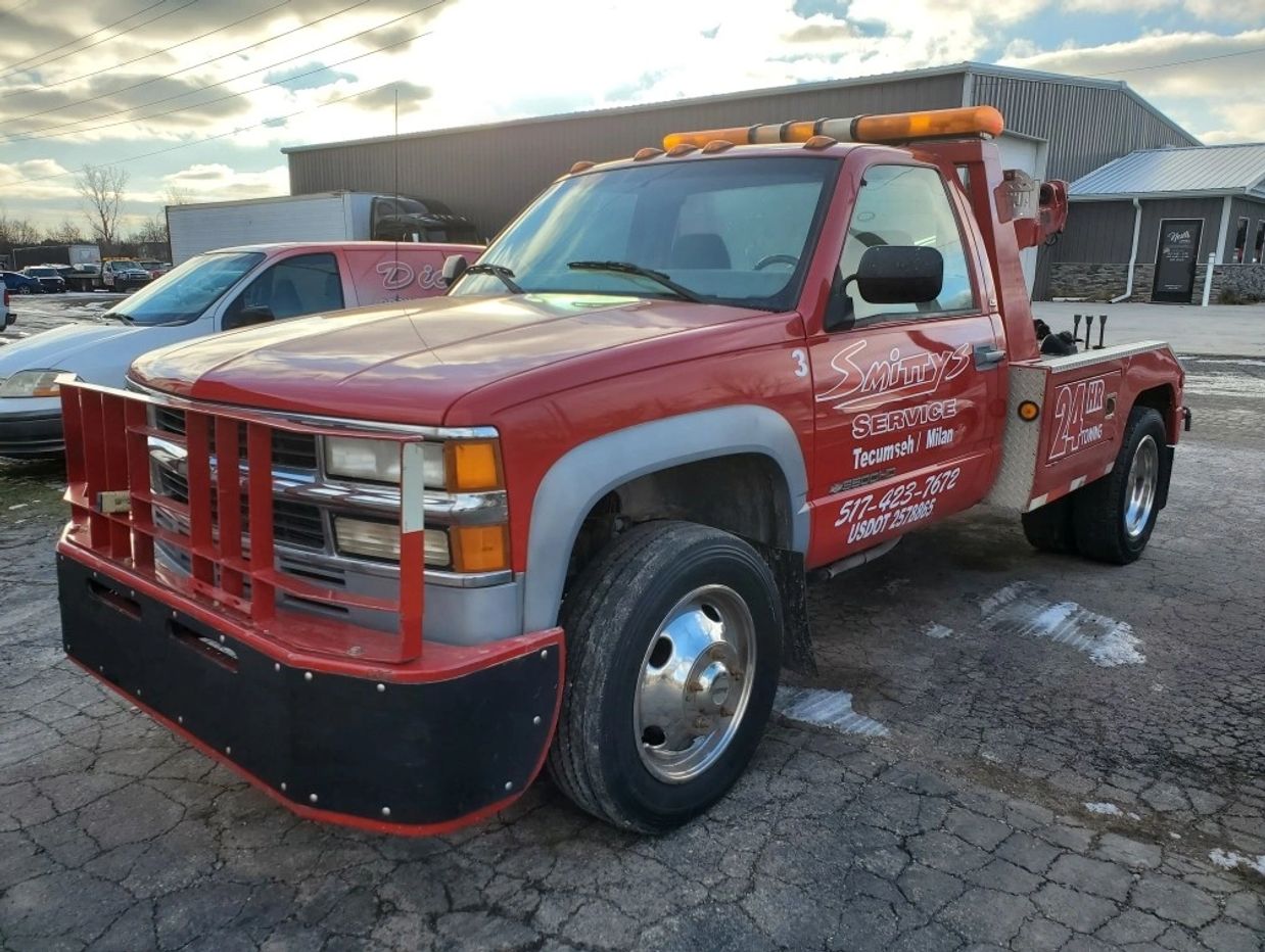 Smitty's Of Tecumseh 24 hour Towing Service available 517-423-7672