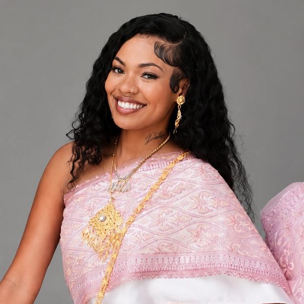 Meet Nah’Liyah
Hi, I’m Nah’Liyah! I’m a licensed beauty professional and proud graduate of Paul Mit