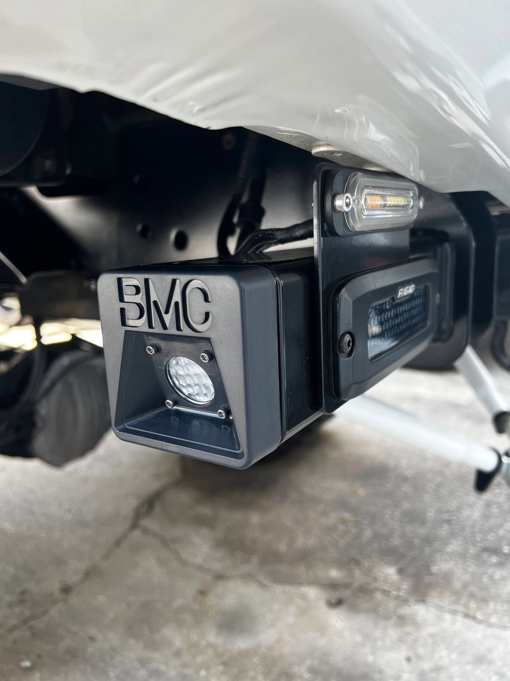 Hitch bar with upgraded end cap option and Emergency plates