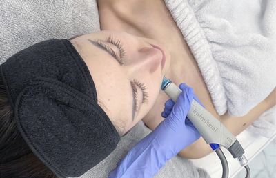 another person getting the hydrafacial done