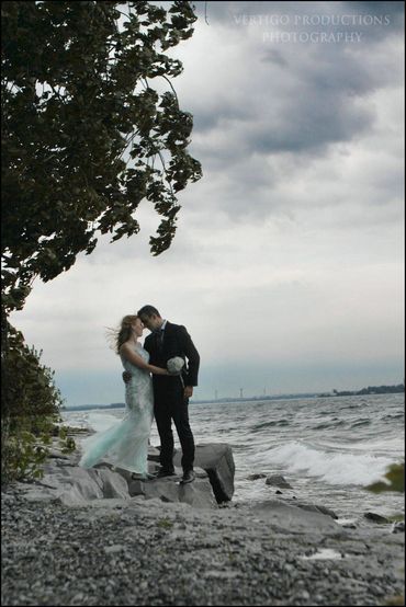 beach wedding photos in eastern ontario by brockville photographer vertigo productions leona oates