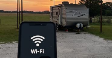 A shot showing the free Wi-Fi signal on a phone screen.