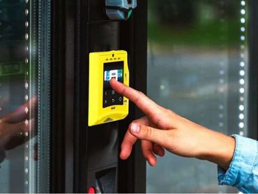 Touchscreen cashless system