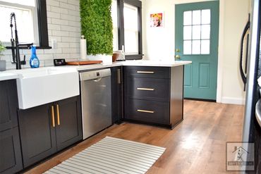 Modern Kitchen Remodel with farmhouse sink installed by Smiff’s Remodeling in Lakewood, Ohio