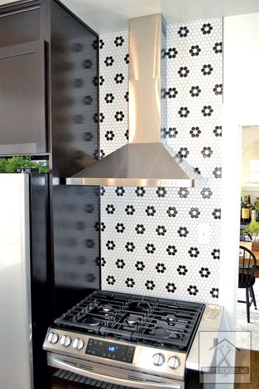 Modern Kitchen Remodel with black and white mosaic backsplash installed by Smiff’s Remodeling
