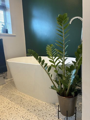 Free standing bath in small bathroom