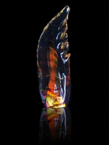 Rainbow Wing of Iris
13 X 7 X 36 cm
Solid Glass