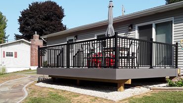 PVC deck with aluminum railing