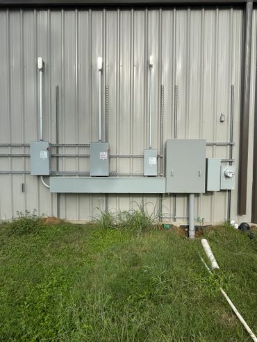 Multi tenet office warehouse 400amp 480volt 3phase service