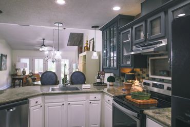 house, real estate, buy, sell, invest, patty, scott, style, sold, stage, property, tallahassee, home, yard, landscape, patio, trees, fence, ceiling, fans, kitchen, tile, back splash, refrigerator, microwave, bay, pond, view, san luis