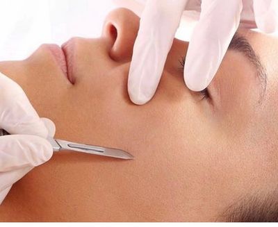 Dermaplaning for smooth and silky skin. Removes dead skin cells and vellus hair.
