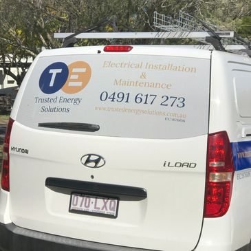 See-through vinyl signs, see-thru vinyl signs, one way vision vinyl signs, perforated  vinyl signs