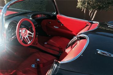 A classic cockpit on this 'Vette takes you back!