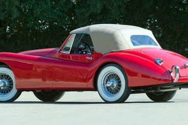 A lovely Khaki Fawn Hood soft- top caps it off!