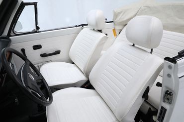 Lot's of love in this cozy cockpit