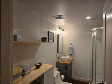 Bathroom includes four sets of towels.