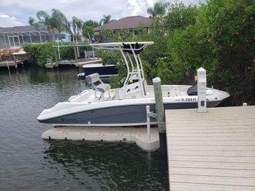 19 ft Yamaha jet boat on wave Armor G20 boat lift installed by Maui docks in Tampa Florida