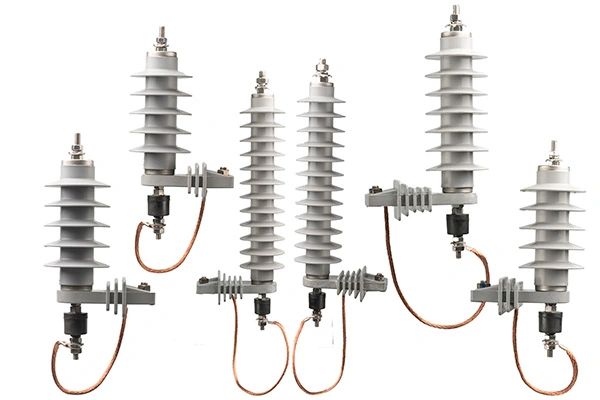 Según norma CFE-VA410-43, sistemas de 13.8 kV hasta 34.5 kV, corriente nominal de descarga de 10 kA.