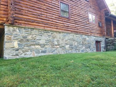 Mix of stone veneer, some fieldstone, some shearer hill stone, some Mass quarry stones