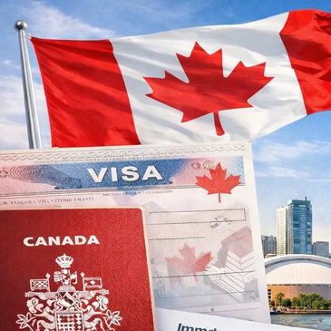 Pasaporte y visa de Canadá con bandera canadiense de fondo.