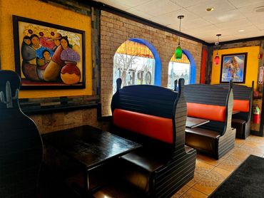 Comfortable dining at Los Mexcales Mexican Bar & Grill in Cheektowaga New York