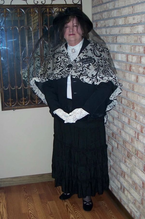 Sue Bass Wilson as Julia