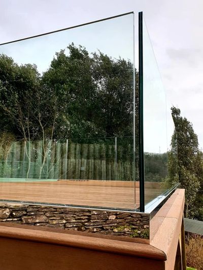 South hams. South Devon. balustrades. handrails. stainless steel. manufacturer. glass. bespoke.