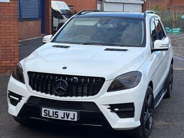 Side steps to match the rest off the gloss black on this stunning merc :)