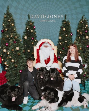 2023 santa photo at the magic cave