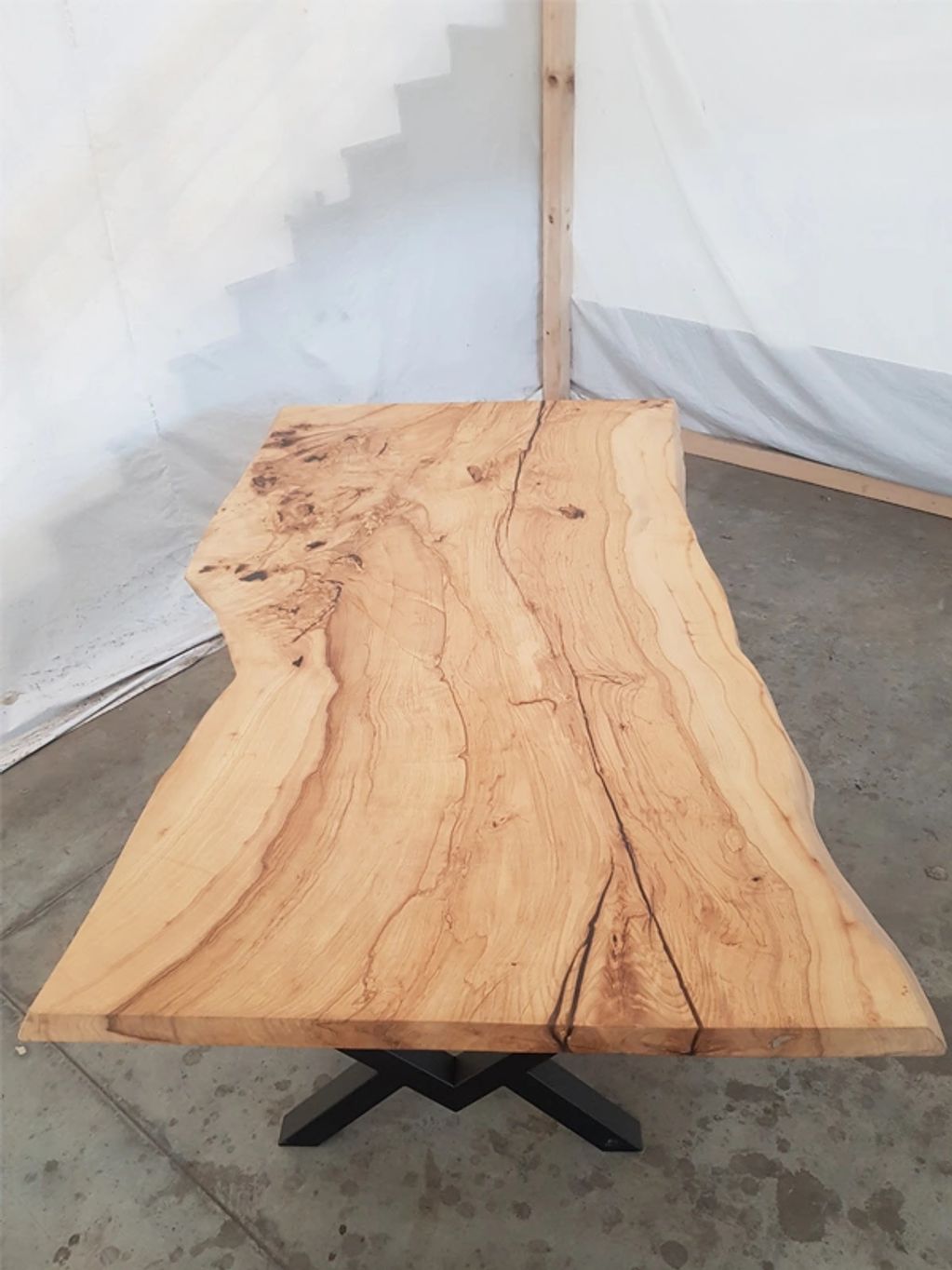 Esche Baumscheibentisch