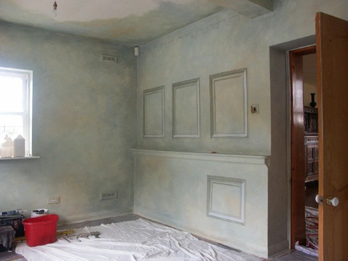 Colour washing is added to the walls and ceiling.