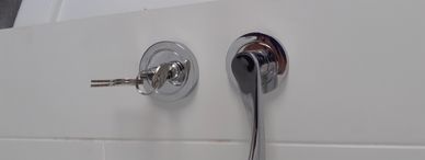 Internal key and thumbturn lock