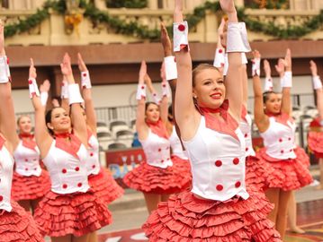 Opening the 30th anniversary of the Dallas Holiday Parade on the streets of downtown Dallas!