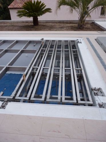 movable pool floor frame below the floor