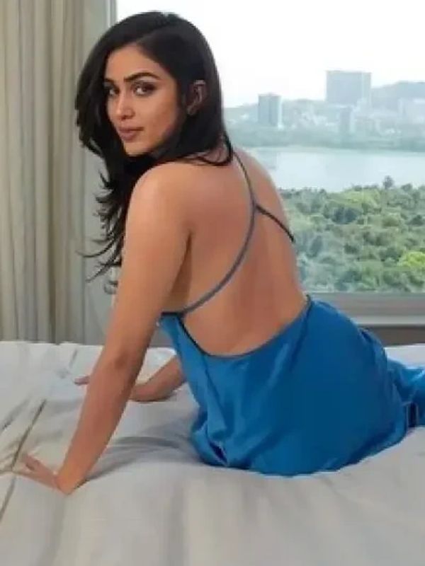 HOUSEWIFE 8860976606 {₹3000} Indiranagar Indiranagar Call Girls, Call Girls in Indiranagar