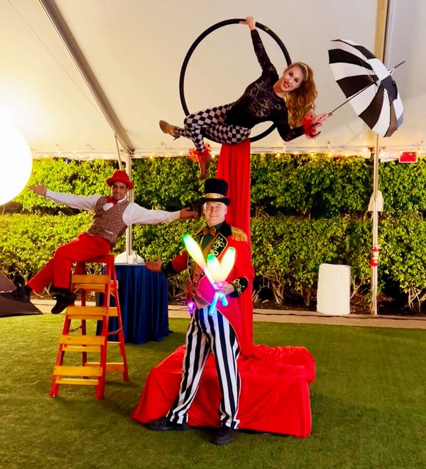 Shows & Circus Solo Acts, Troupes, & Teams 
Performers, Characters, & Specialty Acts