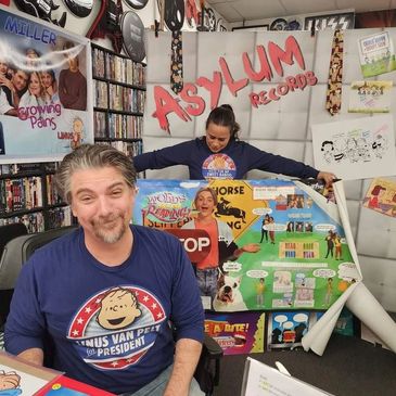 Celebrity Signing Show store. Lots of Autographs, photos, posters, and more Memorabilia.