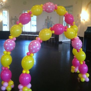A linked balloon arch for a party at Mountain Brook Country Club in Birmingham, AL